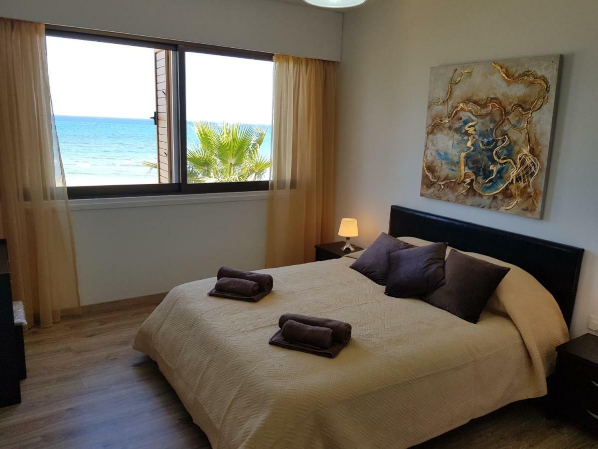 Haig'S Dream Flat On The Beach Ларнака Екстер'єр фото